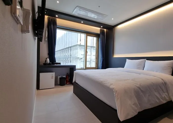 Gold Stone Hotel 3*